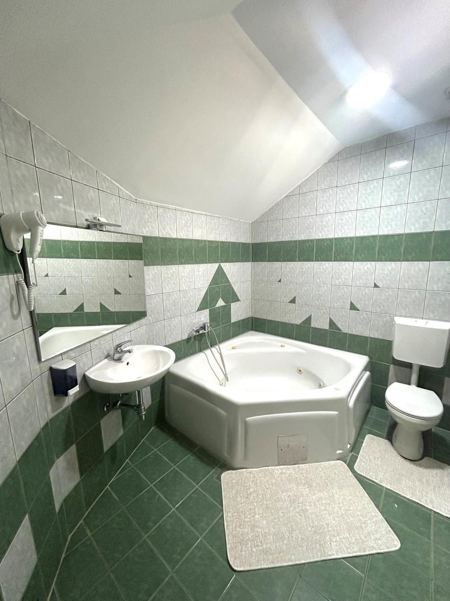 Rooms Alea Sanski Most Екстер'єр фото